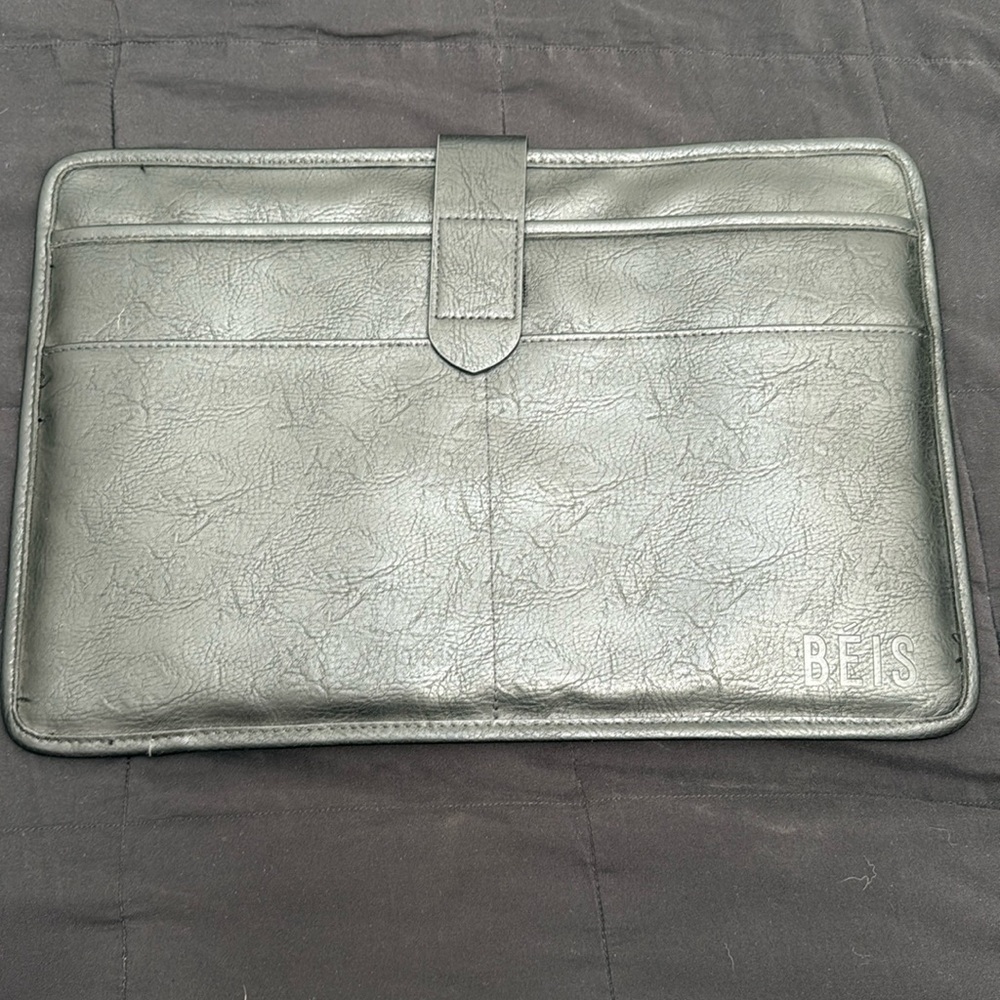 BEIS black laptop cover